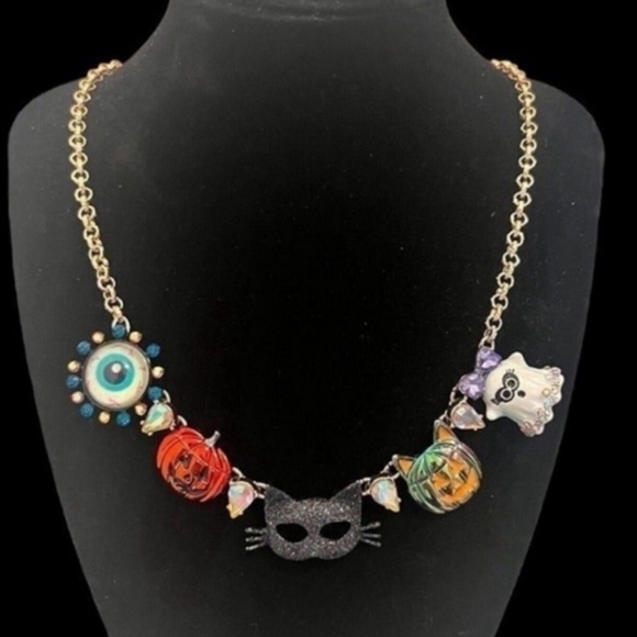 🔹️ Betsey Johnson🔹️ Halloween revival  Necklace gloves in dark ✨️👻 - Picture 6 of 7